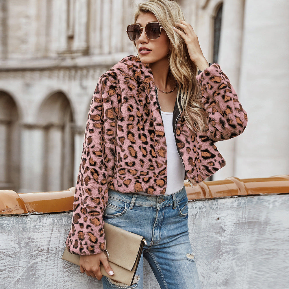 Faux fur jacket for women with an elegant leopard pattern and a modern cut Lune London