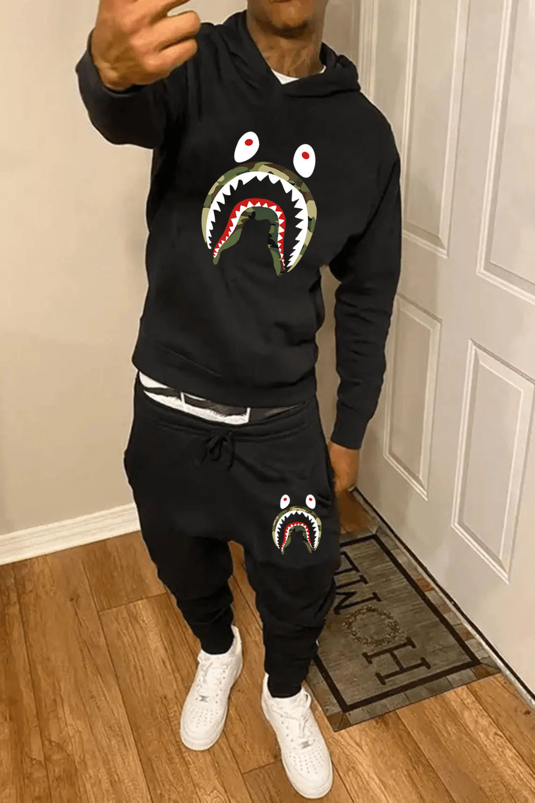 Men's sweatshirt and jogger pants set with striking shark pattern Lune London