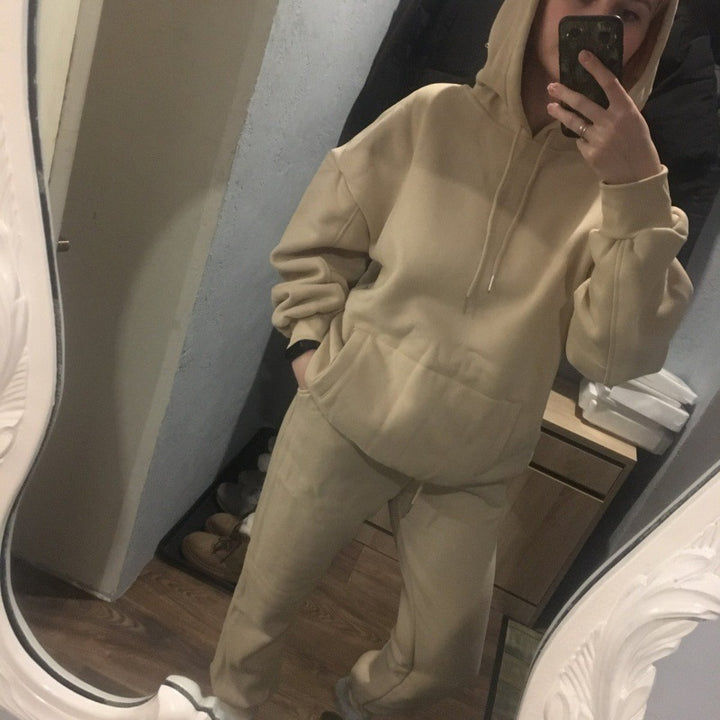 Women's loungewear set with comfortable hoodie and comfortable jogger pants Lune London