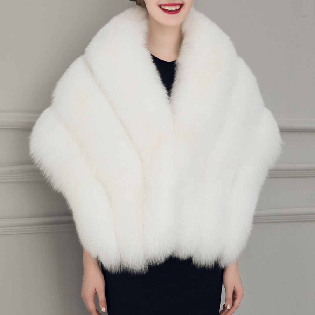 Ladies luxurious elegant faux fur cape Lune London