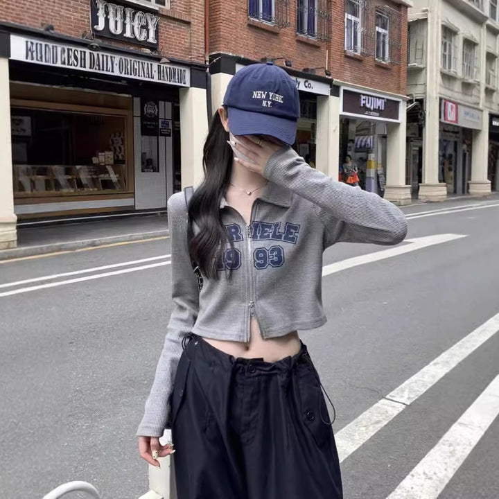 Women's fashionable and sporty cropped shirt with zipper Chic & Stil