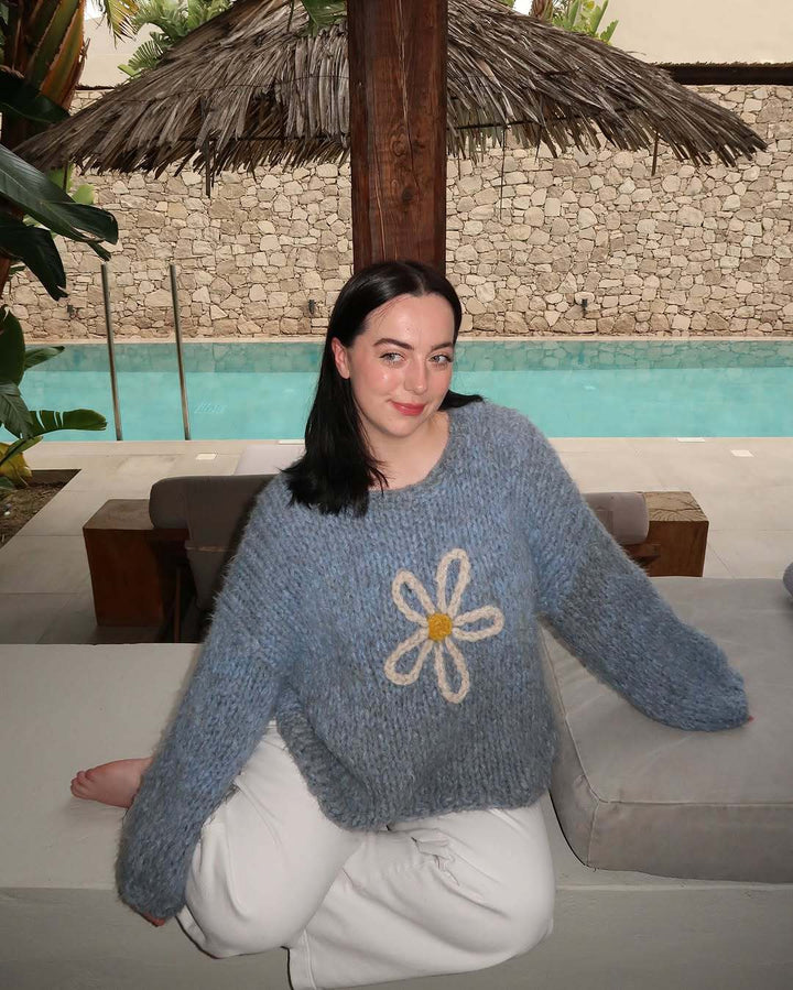 Casual knit sweater for women with floral pattern and oversized fit Lune London