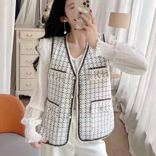 Trendy knit cardigan for women with pockets and contrasting details Lune London
