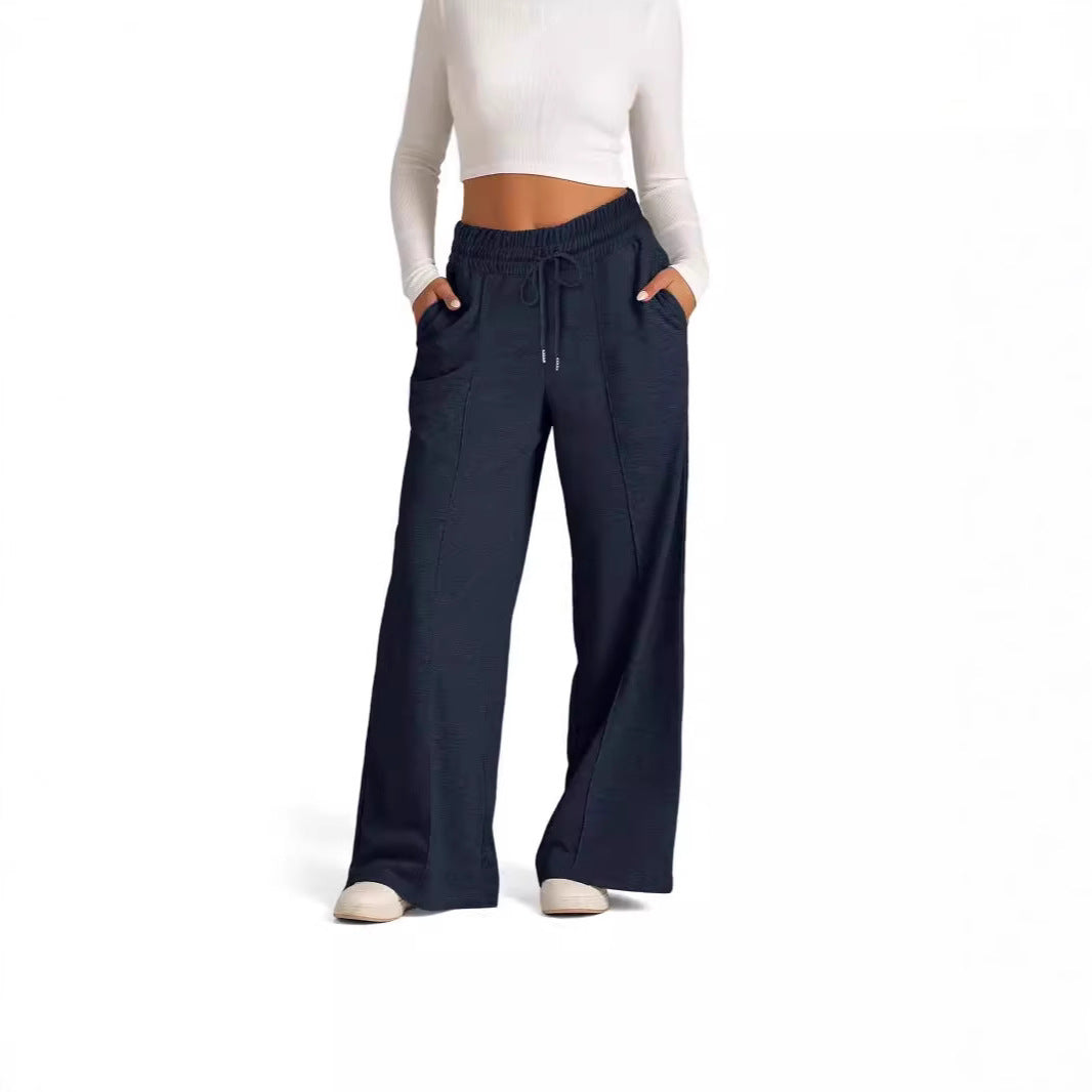 Leisure pants for women in a loose fit with an elastic waistband and practical entry pockets Lune London