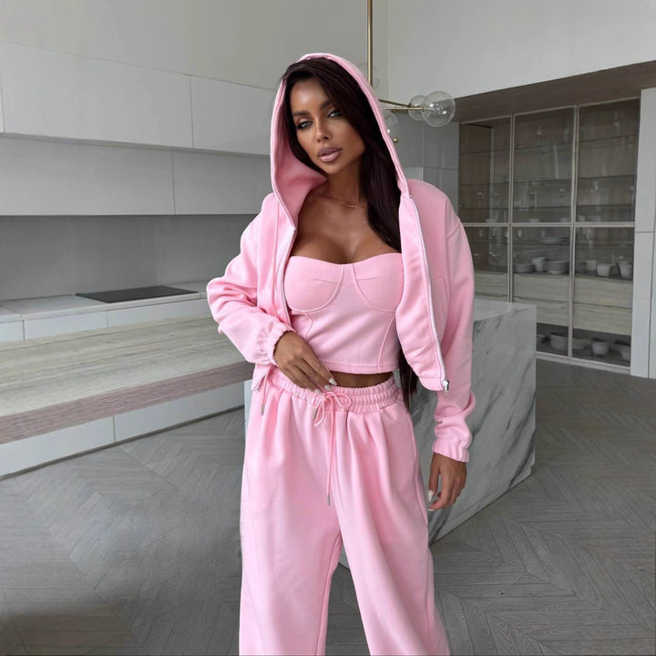 Lune London sporty-elegant lounge set for women with a cropped top and wide pants