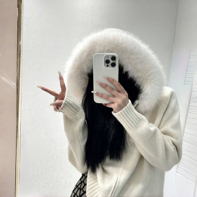 Haut à capuche pour femmes avec un col en fourrure luxueux et des poches pratiques Chic & Stil