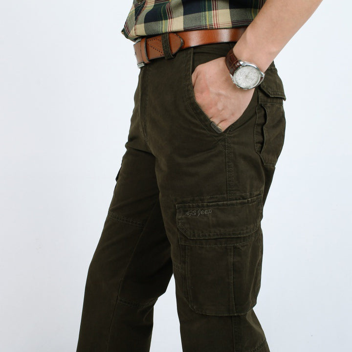 Men's cargo pants with many uses and several pockets Lune London