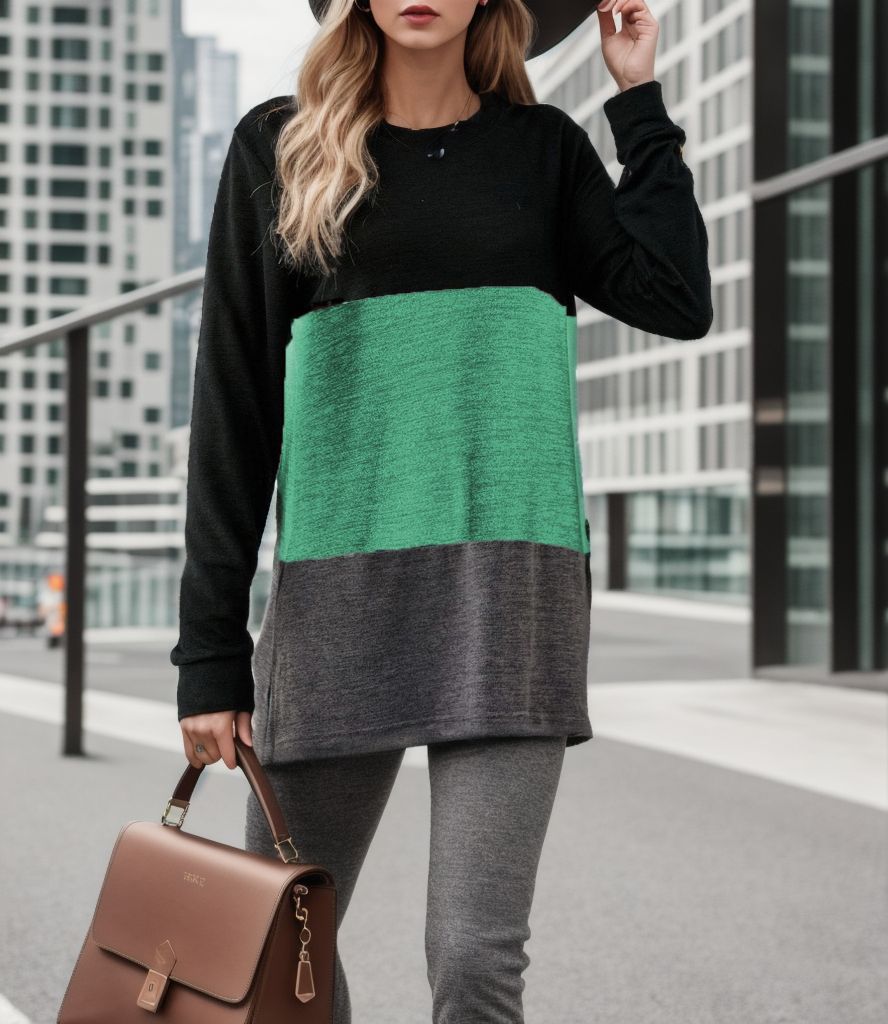 Casual sweater for women with bicolour design and comfortable cut Lune London