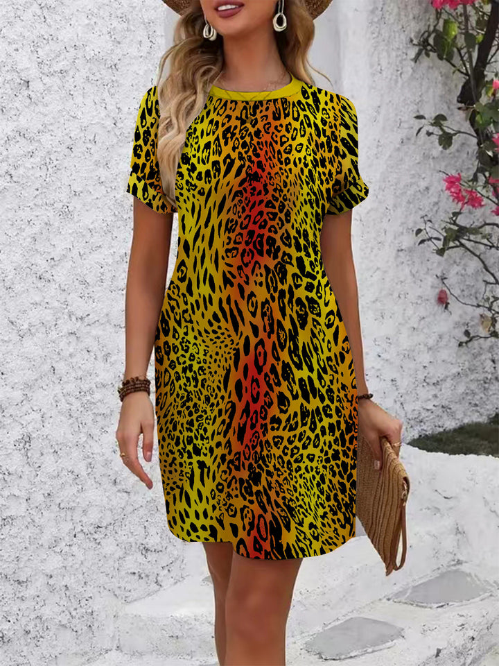Women casual short sleeve dress with floral motifs and comfortable cut Lune London