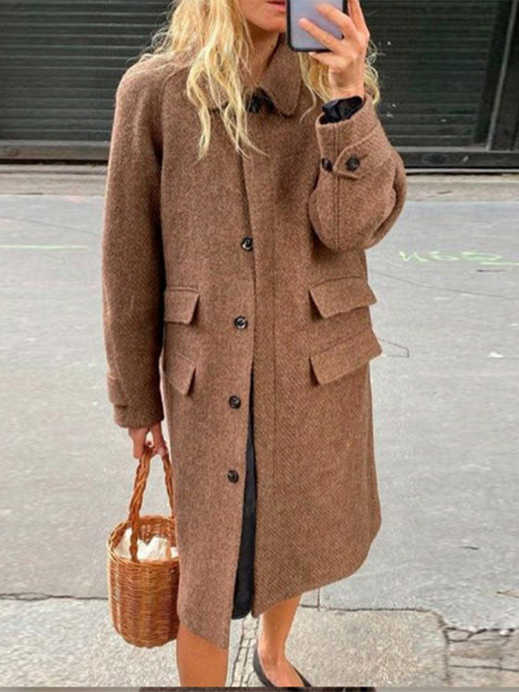 Elegant wool coat for women with pockets and contrasting buttons Lune London