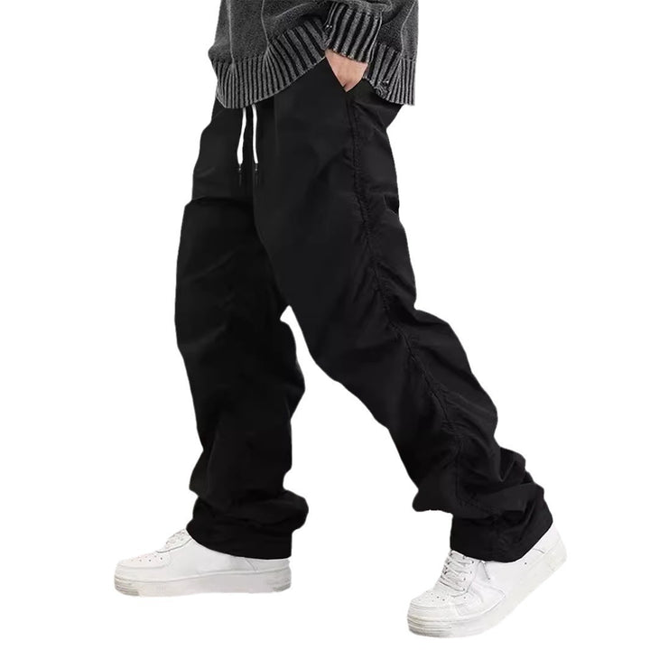 Casual cargo pants for men with elastic waist and practical pockets Lune London