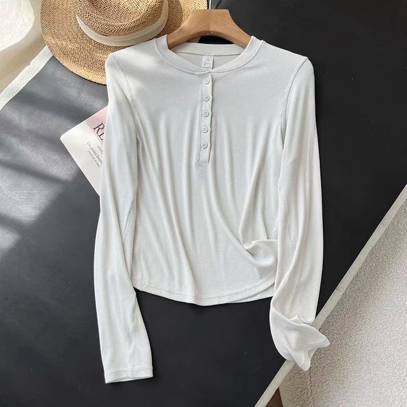 Chemise Henley à manches longues pour femmes en mélange de coton doux avec des détails de bouton à la mode Chic & Stil