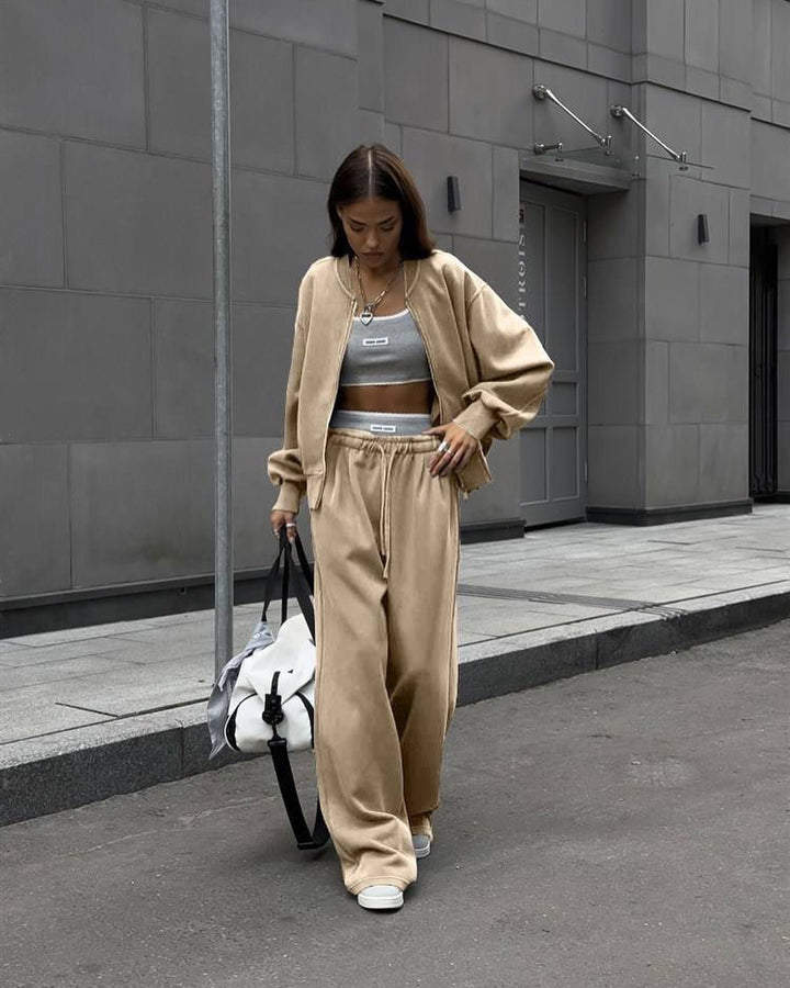 Casual outfit for women with wide pants and sporty jacket Lune London