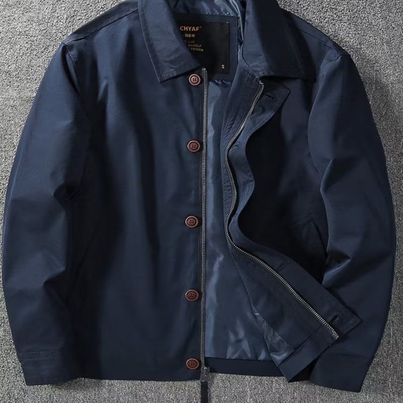 Fashionable men's transitional jacket with a versatile fit and practical pockets Lune London