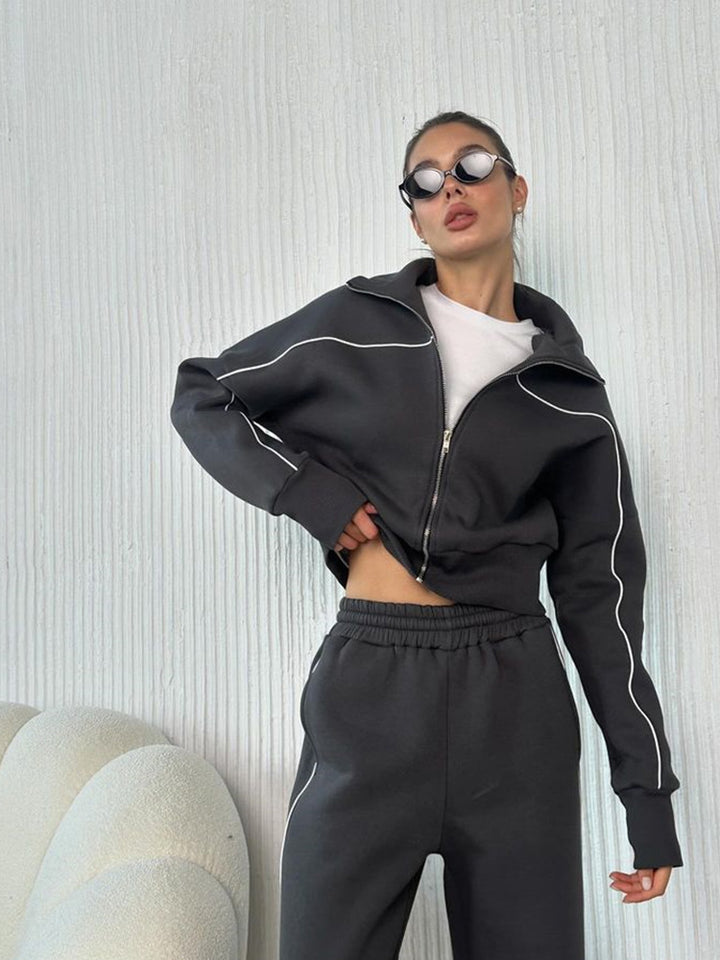 Women's sporty leisure suit with soft top and comfortable pants Lune London