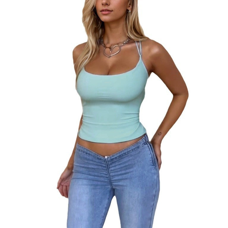Haut ajusté pour femmes avec des bretelles fines et une silhouette près du corps Chic & Stil