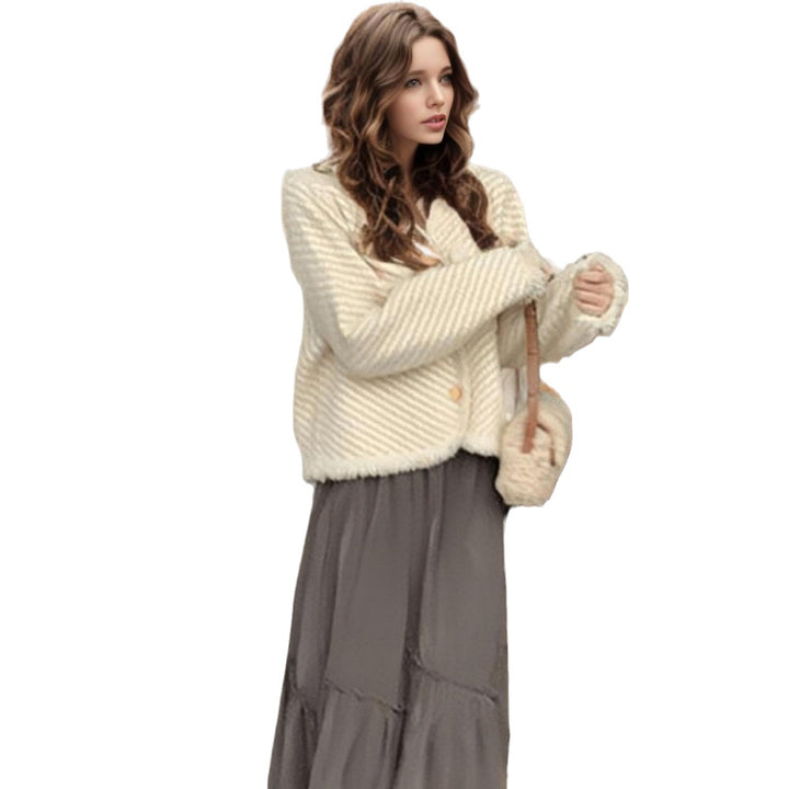 Cardigan femme avec détails de boutons décoratifs et design à franges Chic & Stil