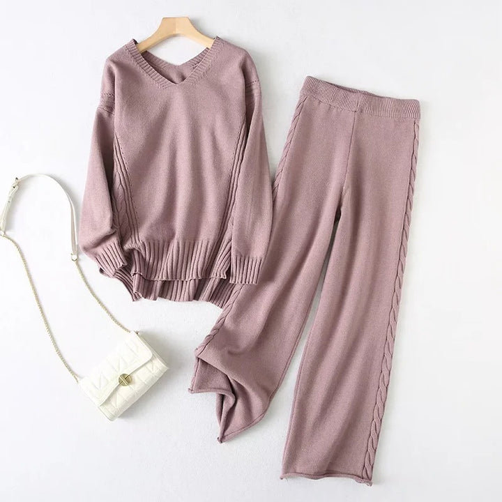 Soft knit set for women with V-neck and ribbed texture Lune London
