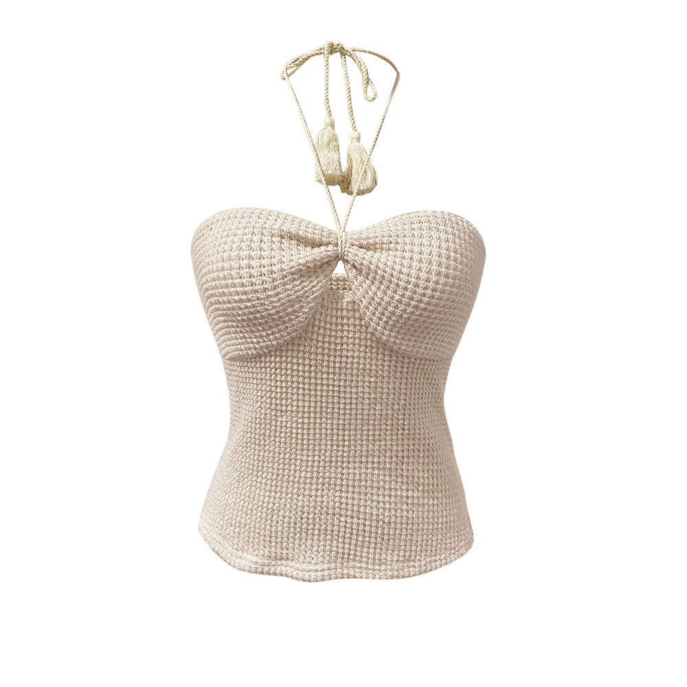 Débardeur pour femmes avec décolleté en forme de clé sophistiqué et texture à la mode Chic & Stil