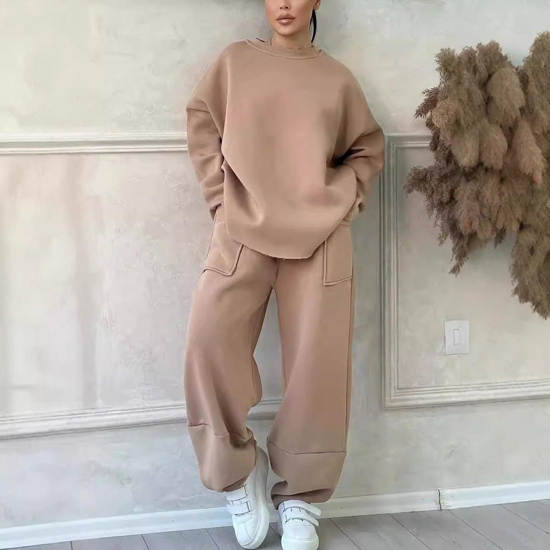 Ladies Cozy Oversized Sweat Set with spacious pockets and a comfortable fit Lune London
