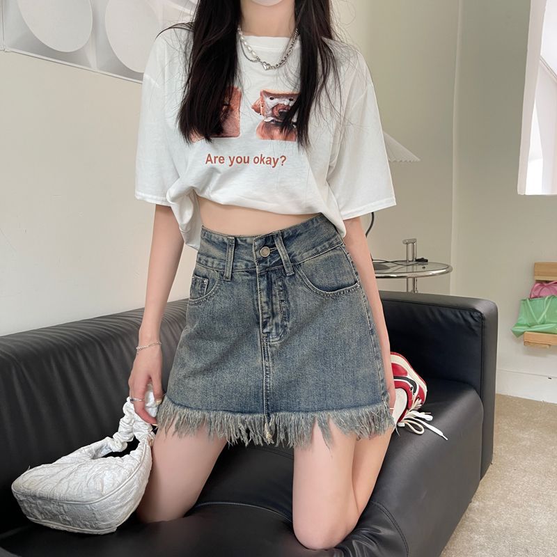Women’s denim shorts with frayed hem and high waist