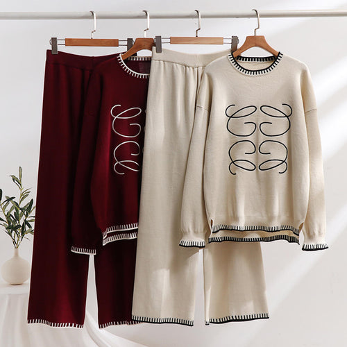 Casual women's sweatshirt set with graphic design and stylish contrast details Lune London