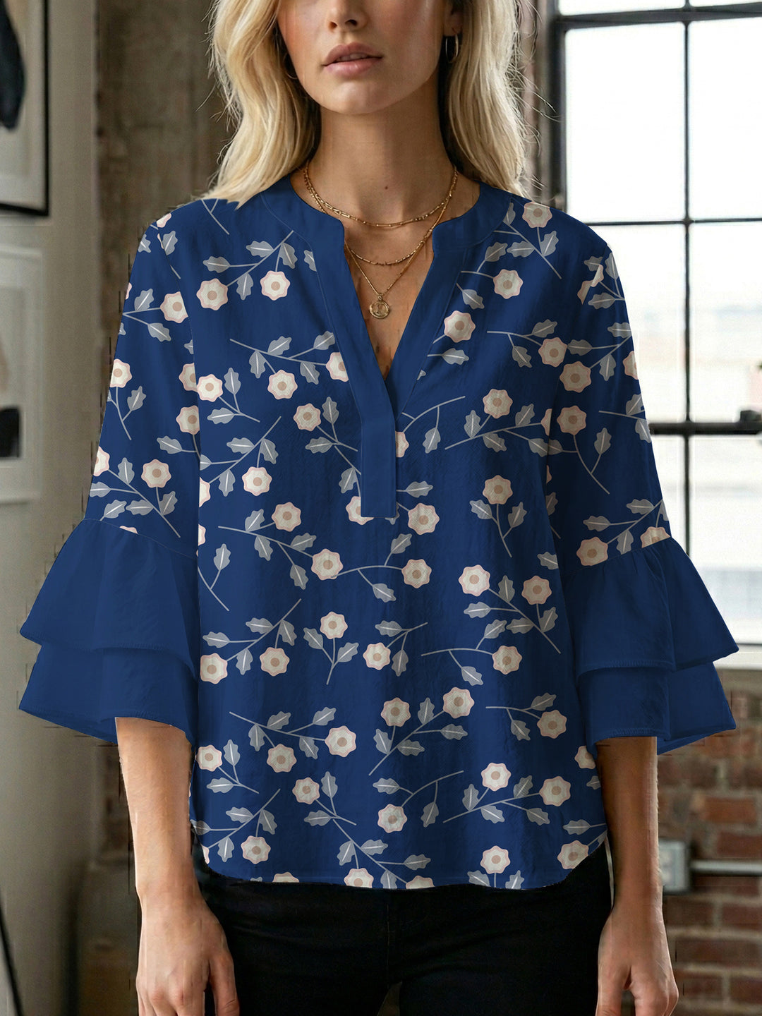 Women's blouse with voluminous sleeves and floral design Lune London