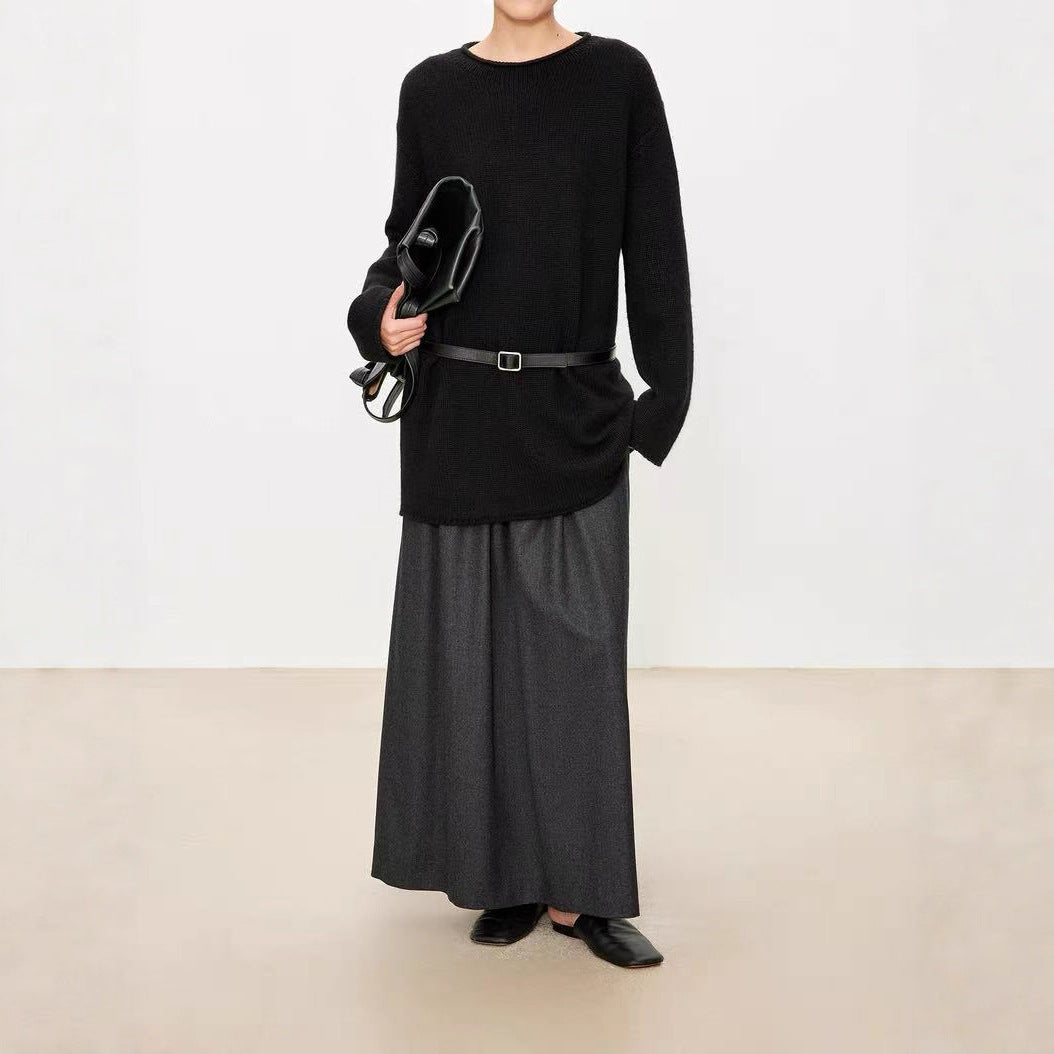 Comfortable knitted sweater for women with a loose fit and round neck Lune London