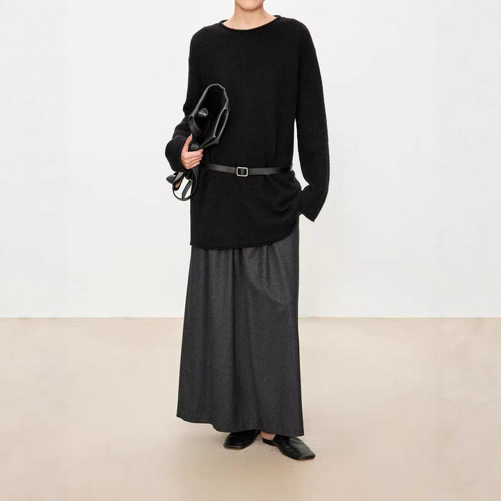 Comfortable knitted sweater for women with a loose fit and round neck Lune London