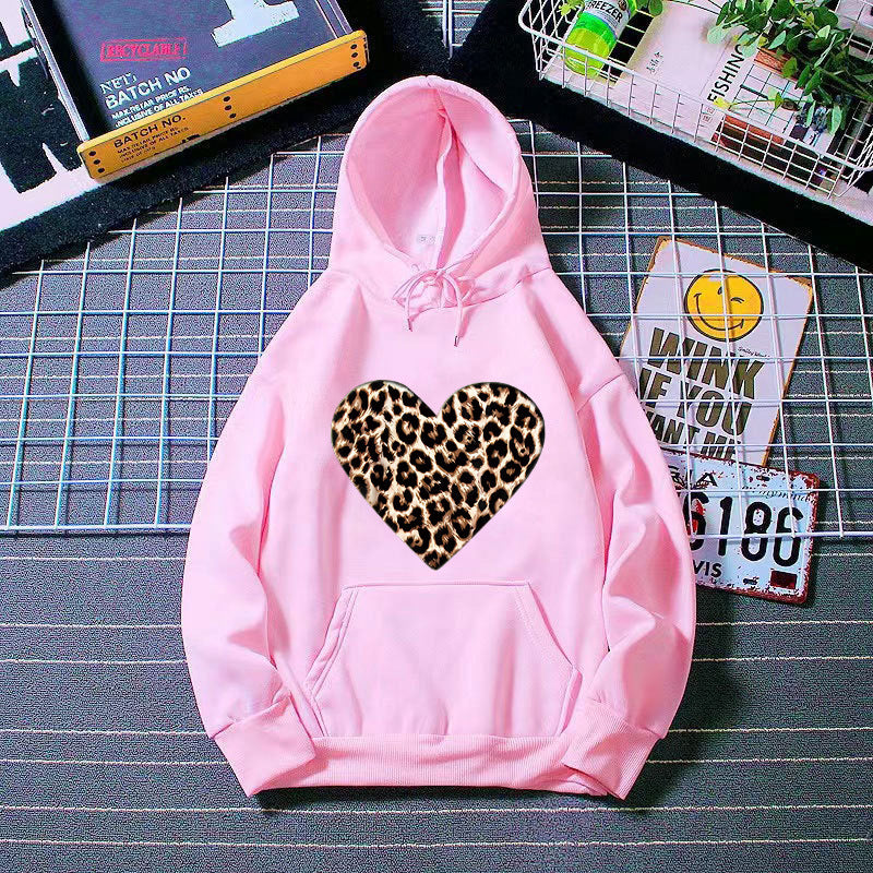 Ladies hooded sweatshirt with heart-shaped leopard pattern Chic & Stil