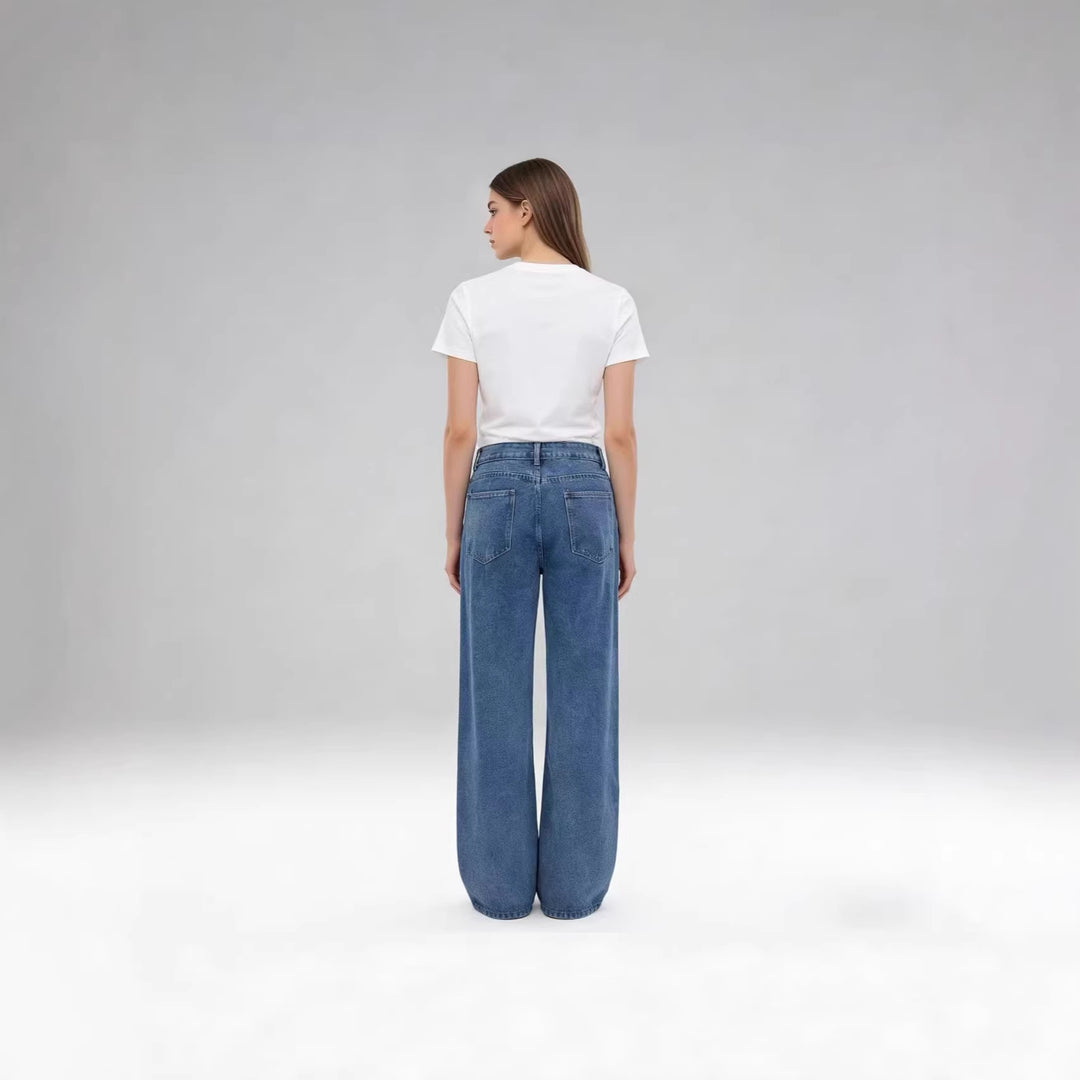 Women high-waisted wide jeans in a casual style with elegant pleating Lune London