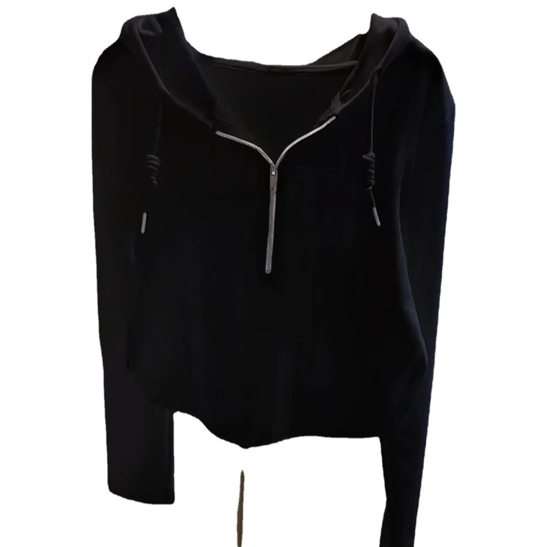 Women's casual hoodie with half zipper and modern cut Chic & Stil