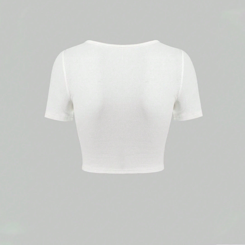 Short top for women with V neckline and decorative ring detail Chic & Stil