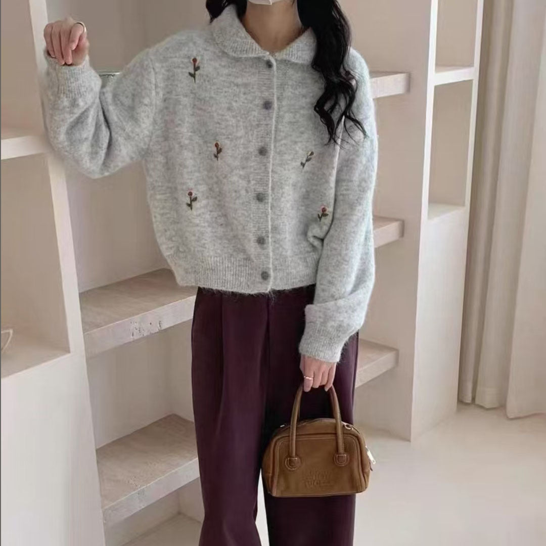 Comfortable knitted jacket for women with floral design and button closure Lune London