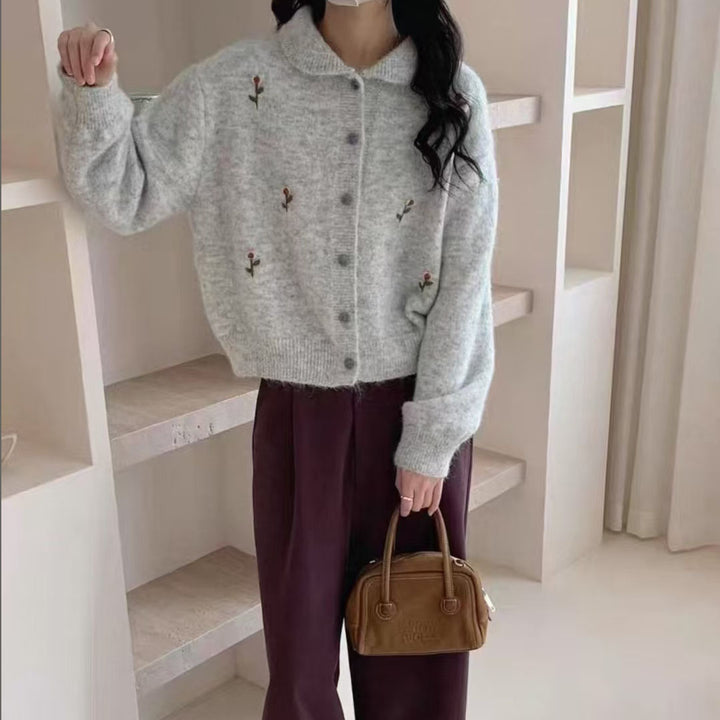 Comfortable knitted jacket for women with floral design and button closure Lune London