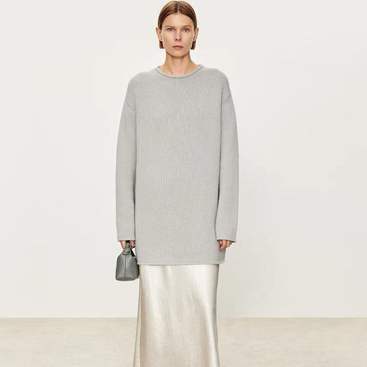 Comfortable knitted sweater for women with a loose fit and round neck Lune London