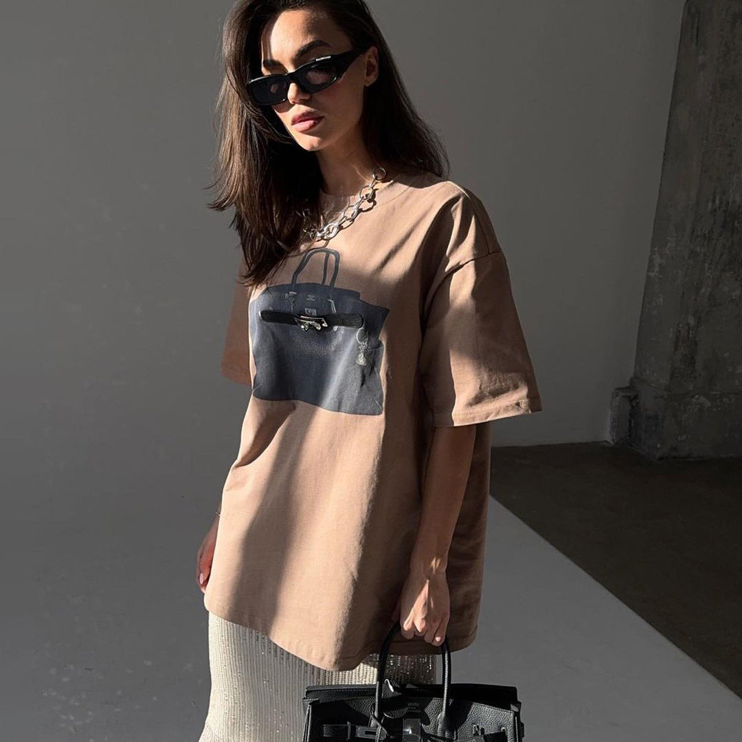 Oversized t-shirt for women with trendy handbag print Lune London