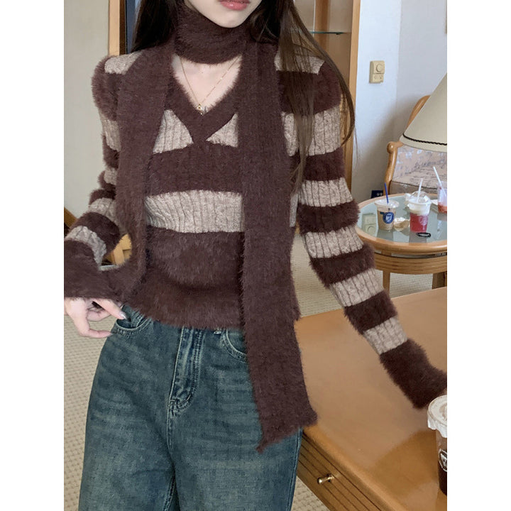 Woman soft V sweater with striped design and matching scarf Lune London