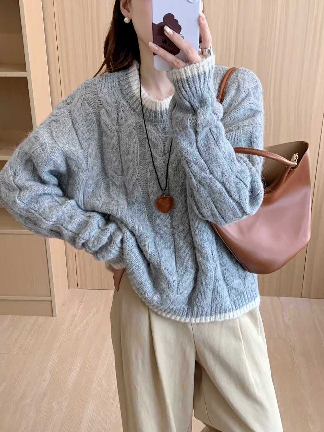 Ladies chunky knit sweater with cable pattern and round neckline Lune London
