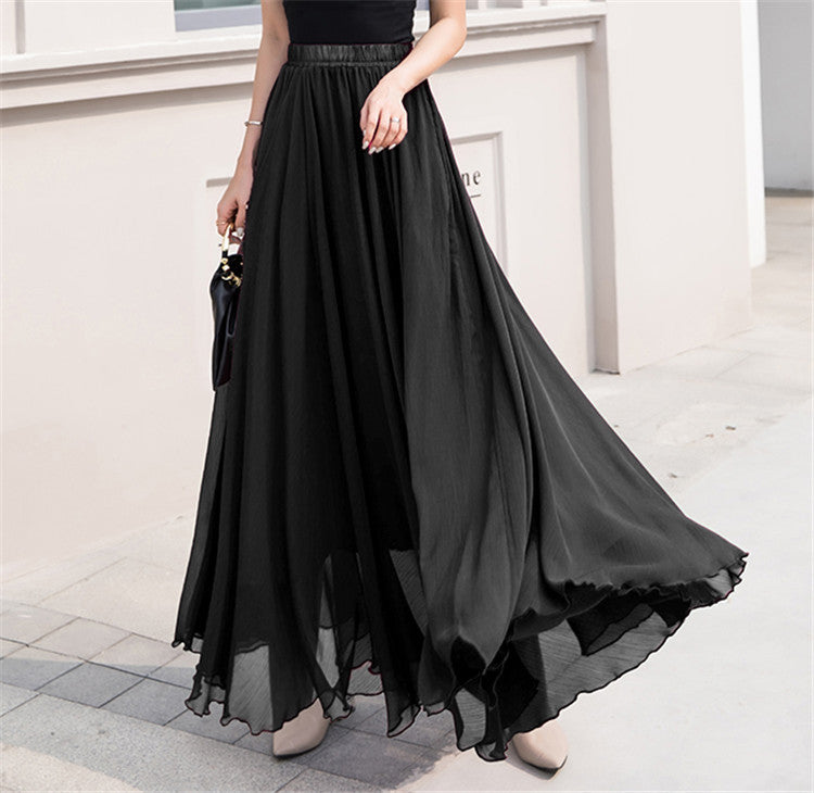 Long and flowing skirt for women with elastic waist and floating hem Lune London