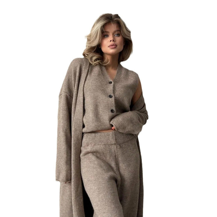 Women's loungewear set with impressive cardigan and wide leg pant style Lune London