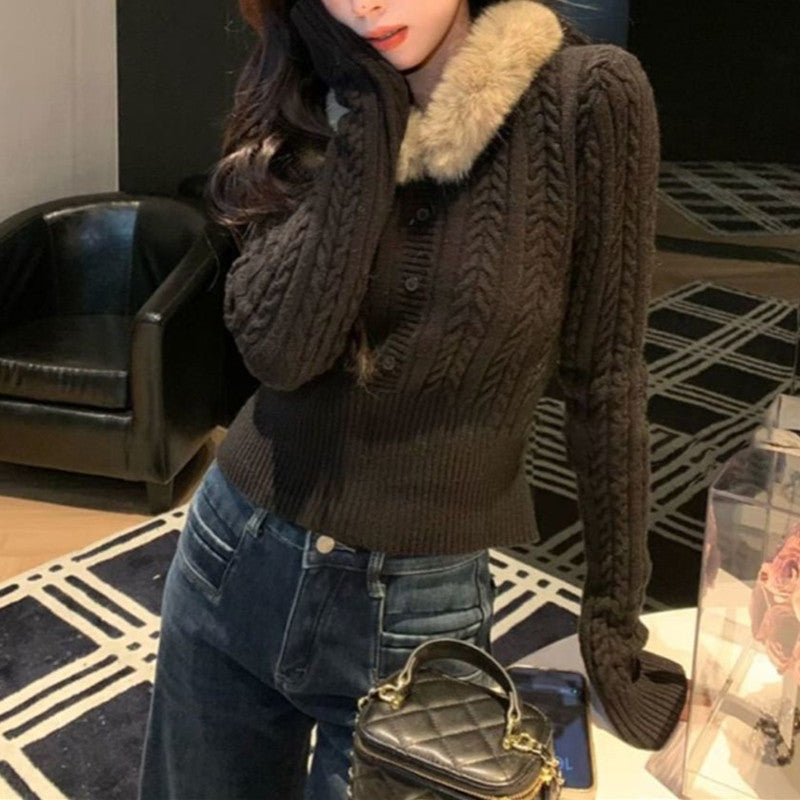 Pull en tricot pour femmes avec col en fourrure luxueux et détails de boutons élégants Chic & Stil