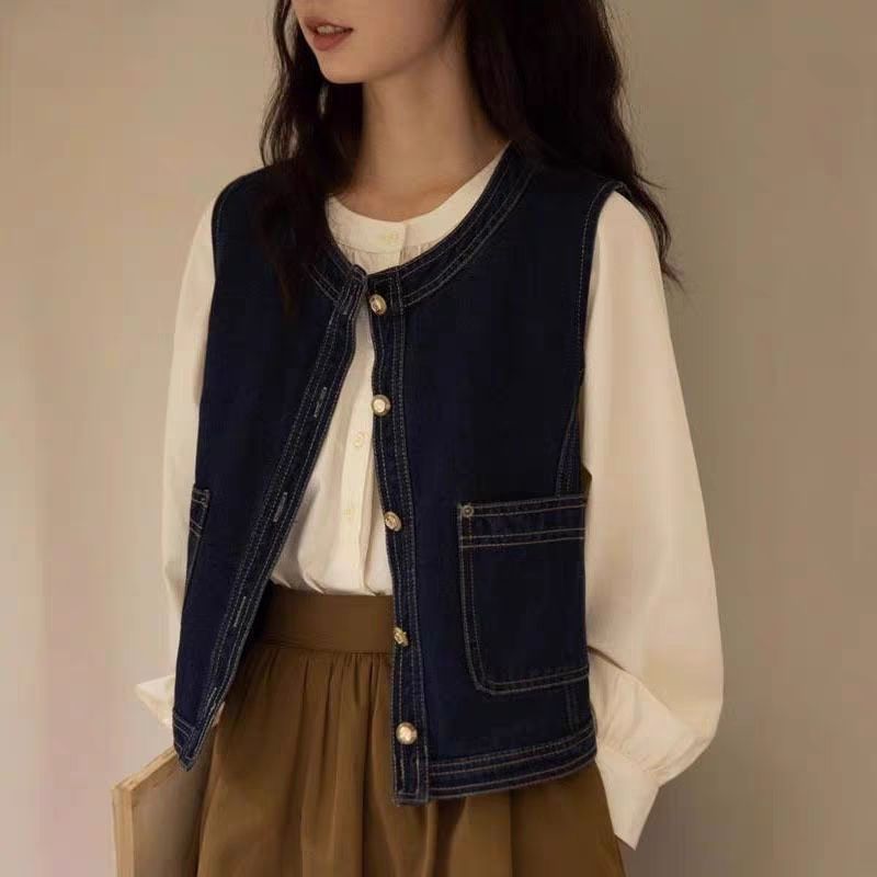 Gilet en denim pour femmes avec boutons en perles Chic & Stil