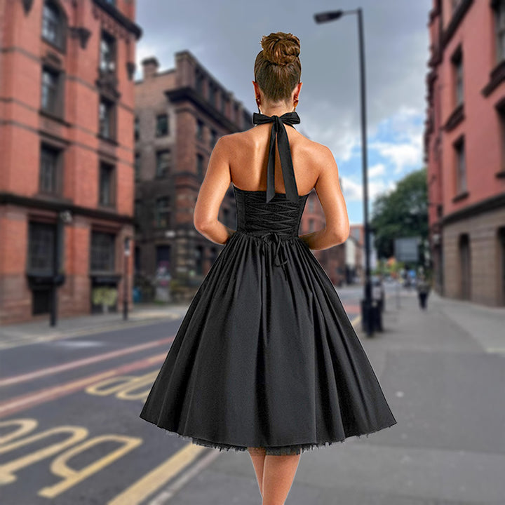 Vintage ball gown for women with plunging neckline design and voluminous skirt Chic & Stil