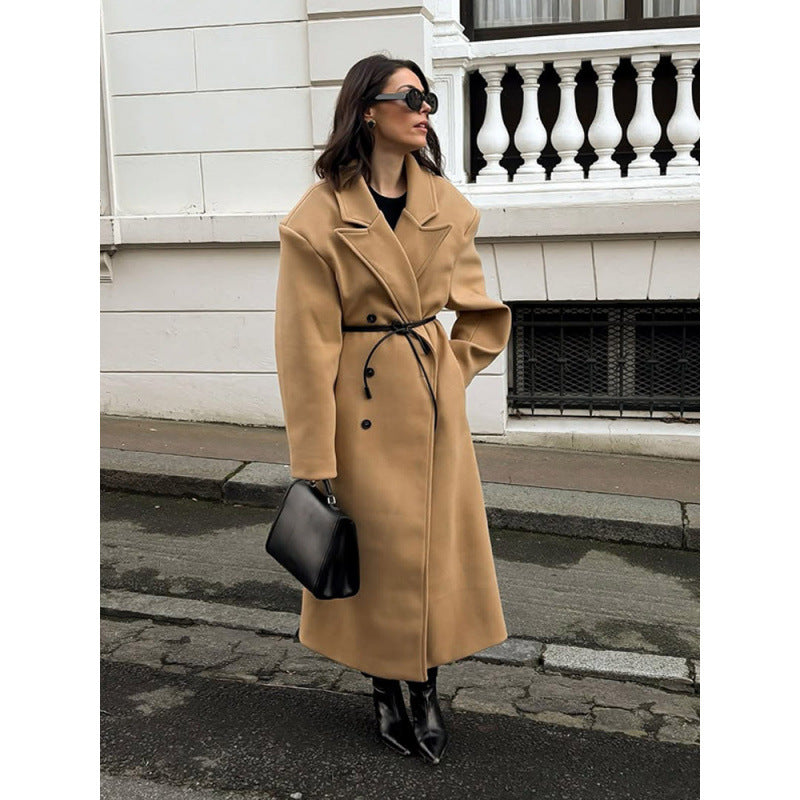 Elegant women's wool coat with a modern retro design Lune London