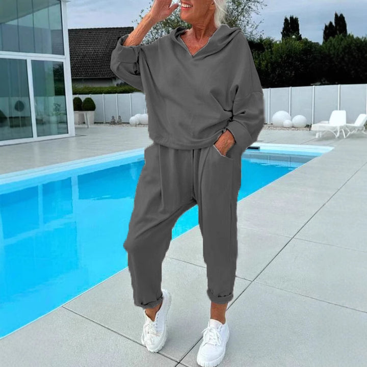 Women's Comfortable Relaxation Set with Oversized Sweater and Jogging Pants Lune London