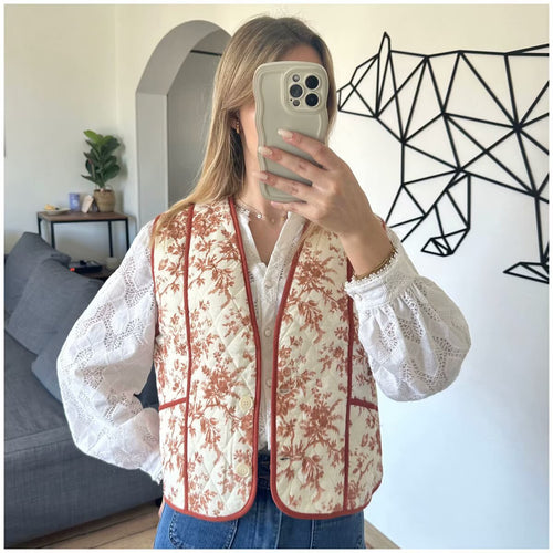 Women's vest with floral design and practical pockets Lune London