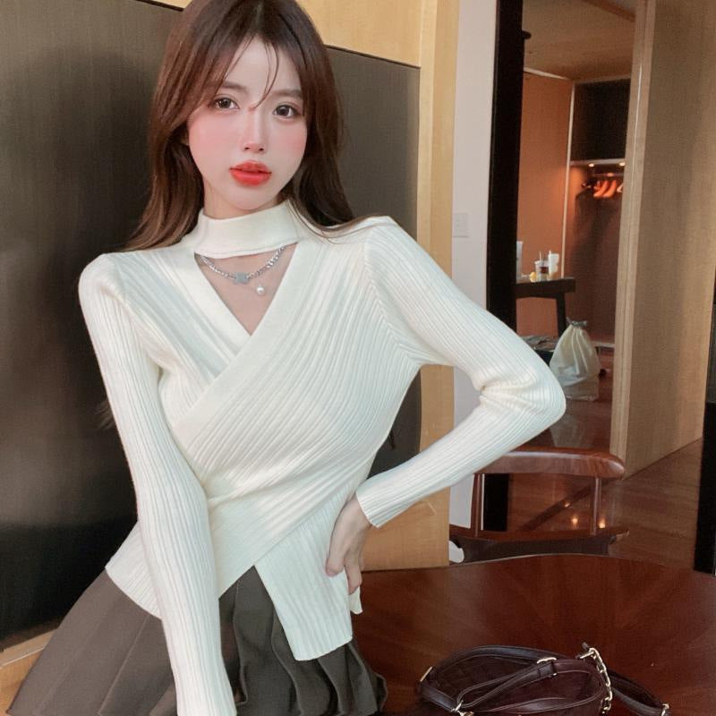 Women's elegant wrap top made of ribbed knit material Lune London
