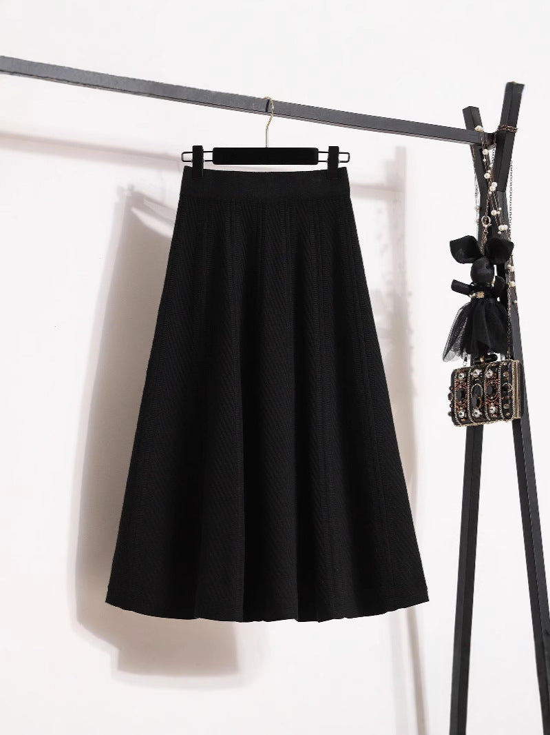 Women's Pleated Midi Skirt with Elastic Waistband and Fine Texture Lune London