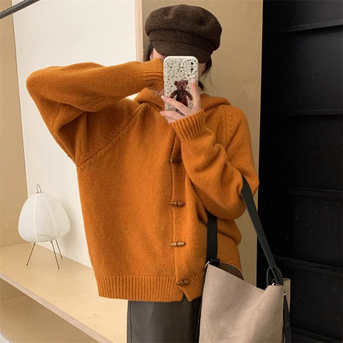 Cardigan confortable pour femmes avec capuche et détails en bouton en bois Chic & Stil